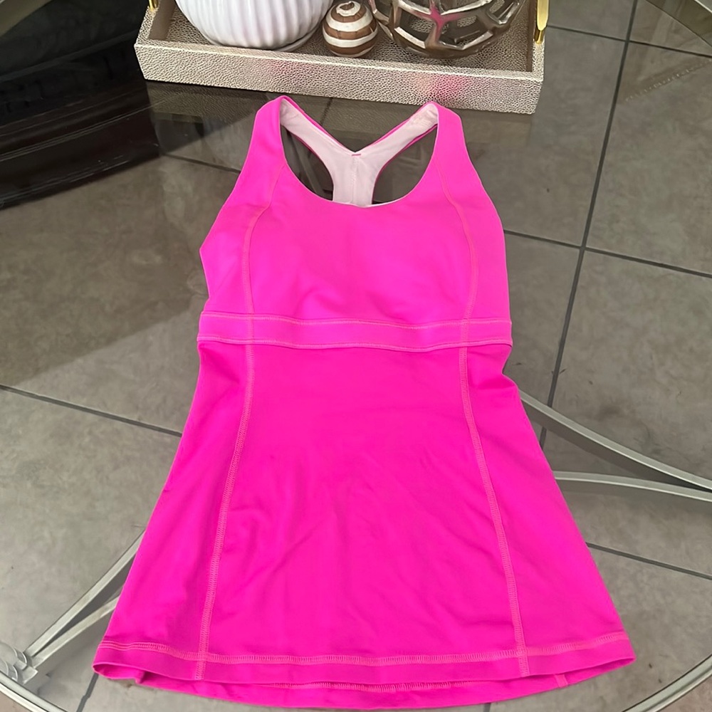 Woman’s Lululemon tank top